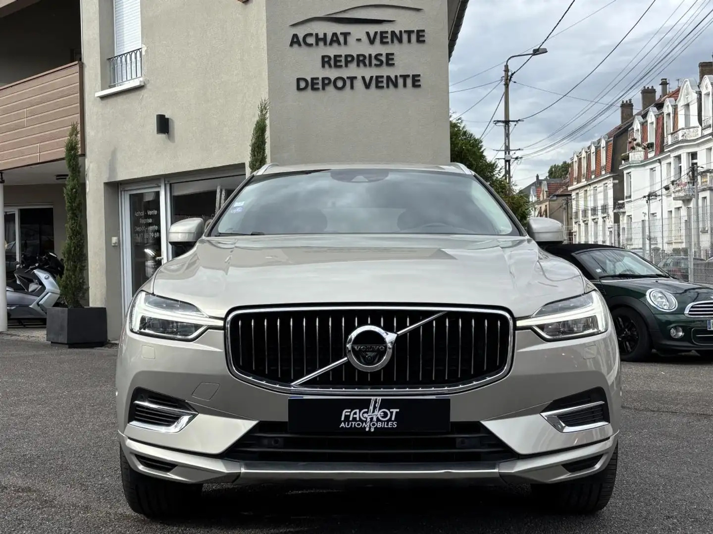 Volvo XC60 T8- 303+87 - Inscription Luxe II Twin Engine Beige - 2