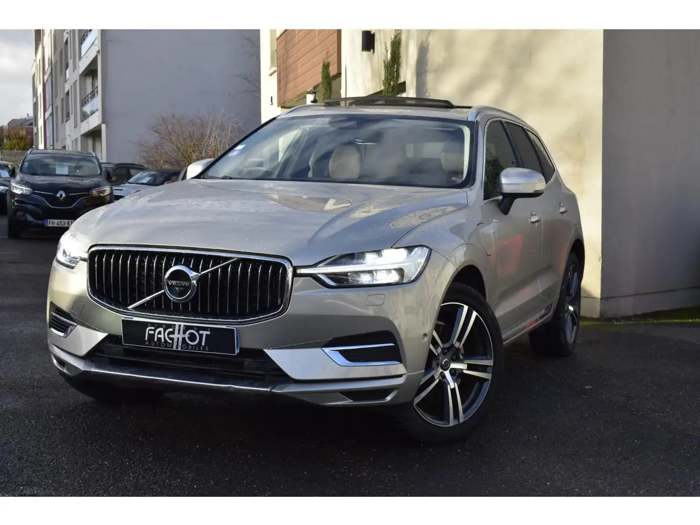 Volvo XC60 T8- 303+87 - Inscription Luxe II Twin Engine Beige - 1