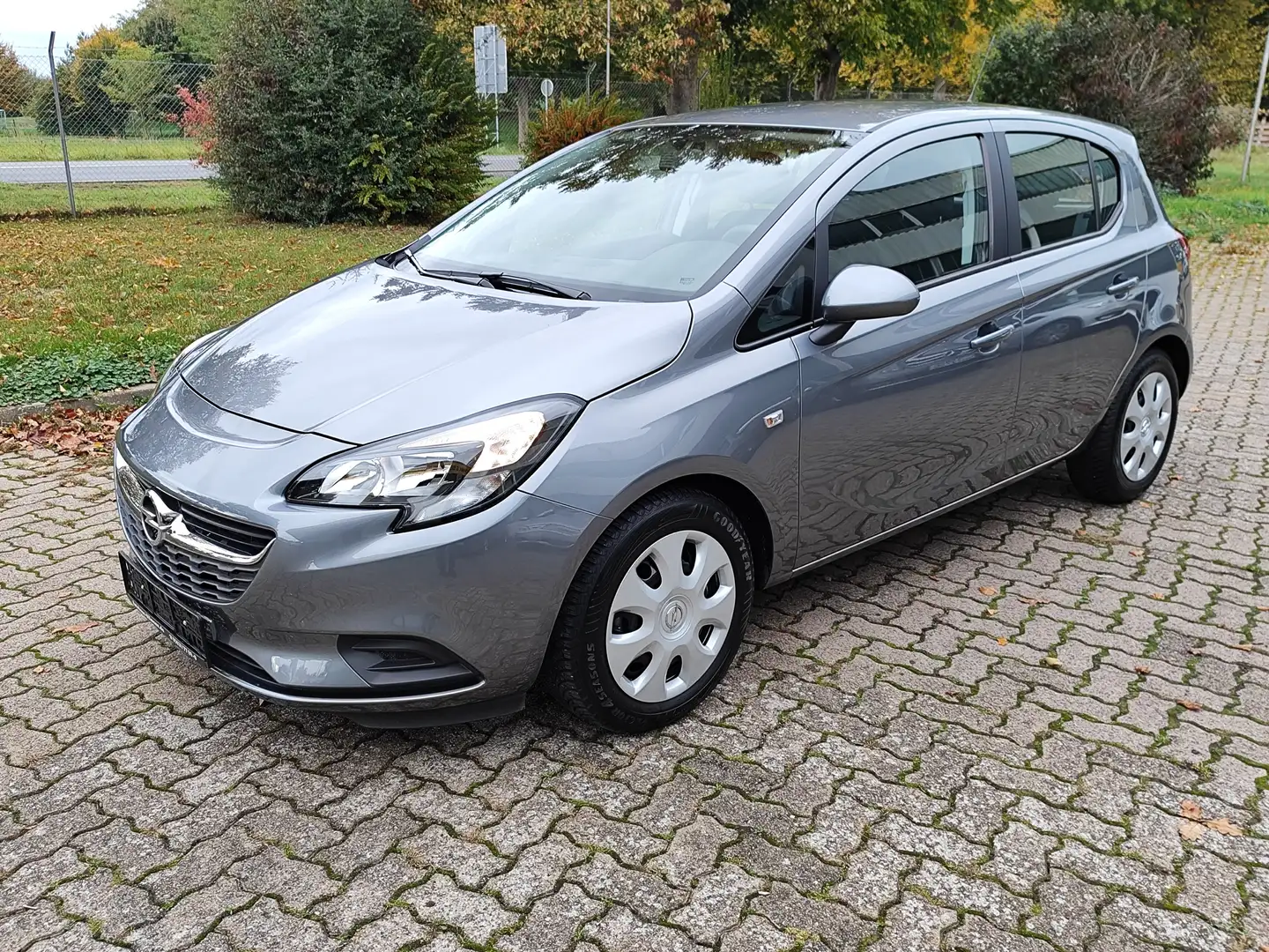 Opel Corsa Selection Grau - 2