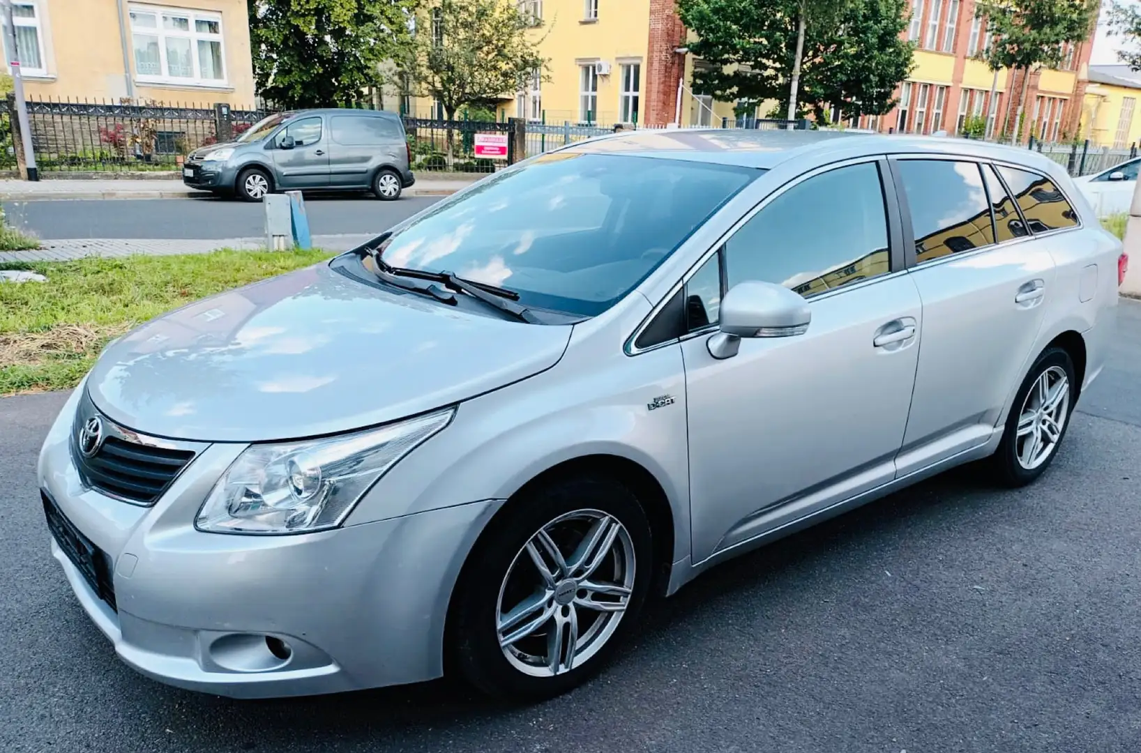 Toyota Avensis 2,2 D-4D 150 D-CAT Comfort Aut. Бронзовий - 1