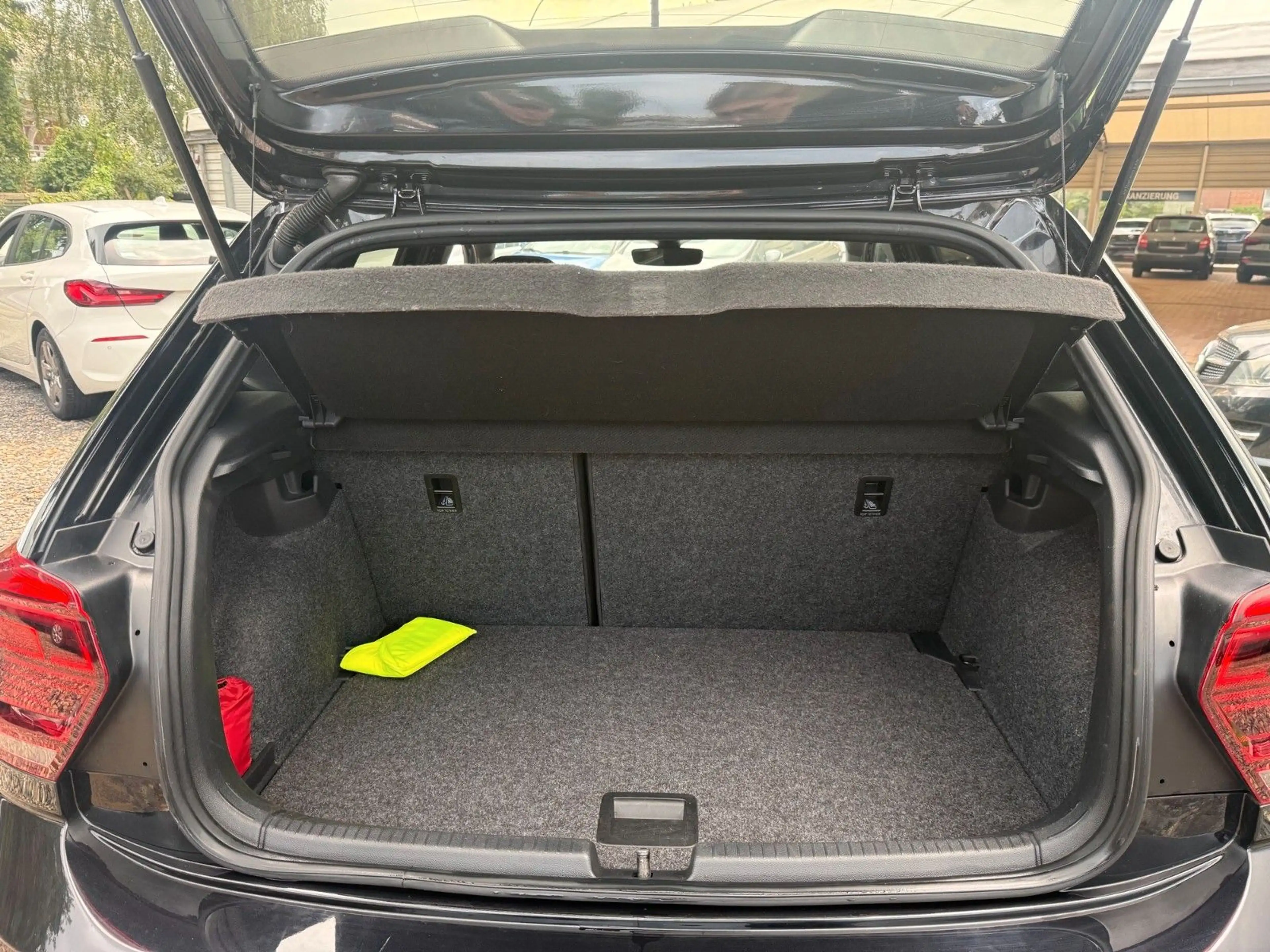 Volkswagen Polo VI Highline — photo 11