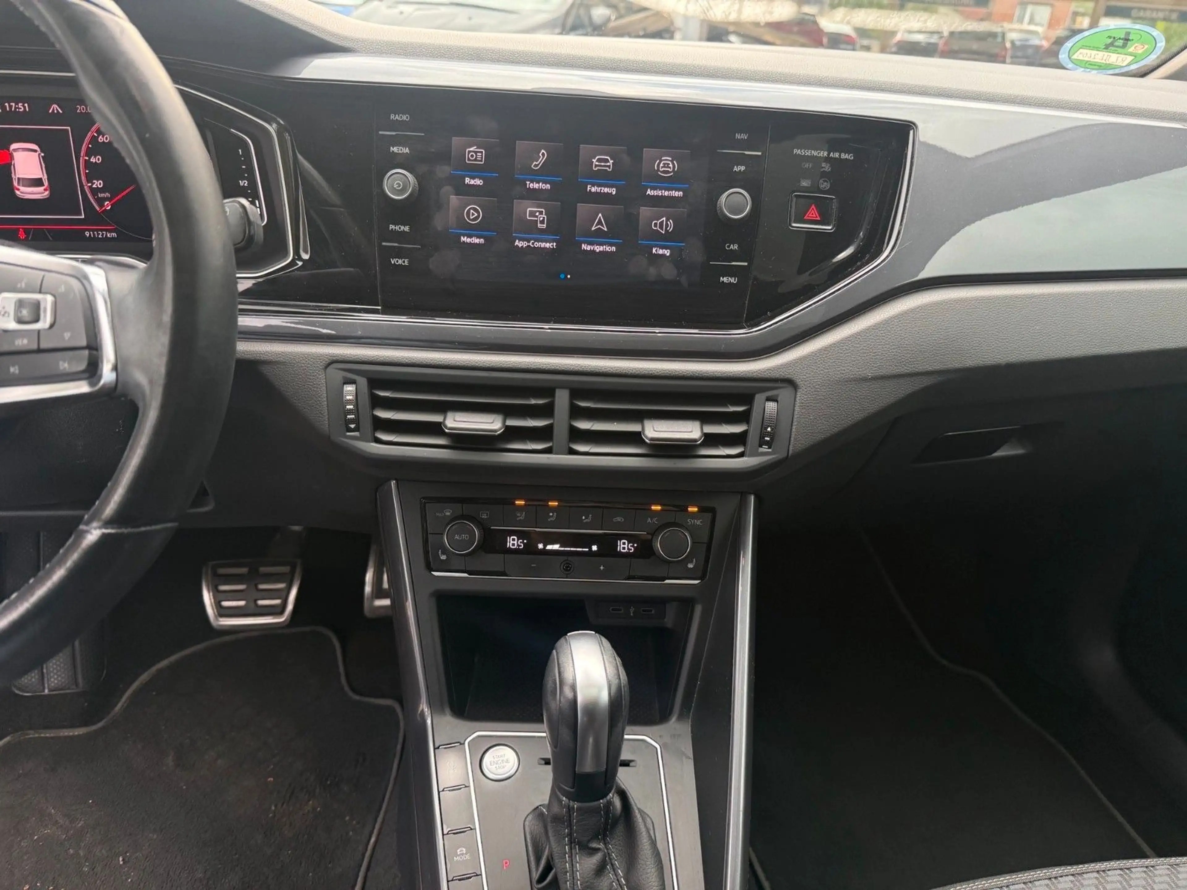 Volkswagen Polo VI Highline — photo 10