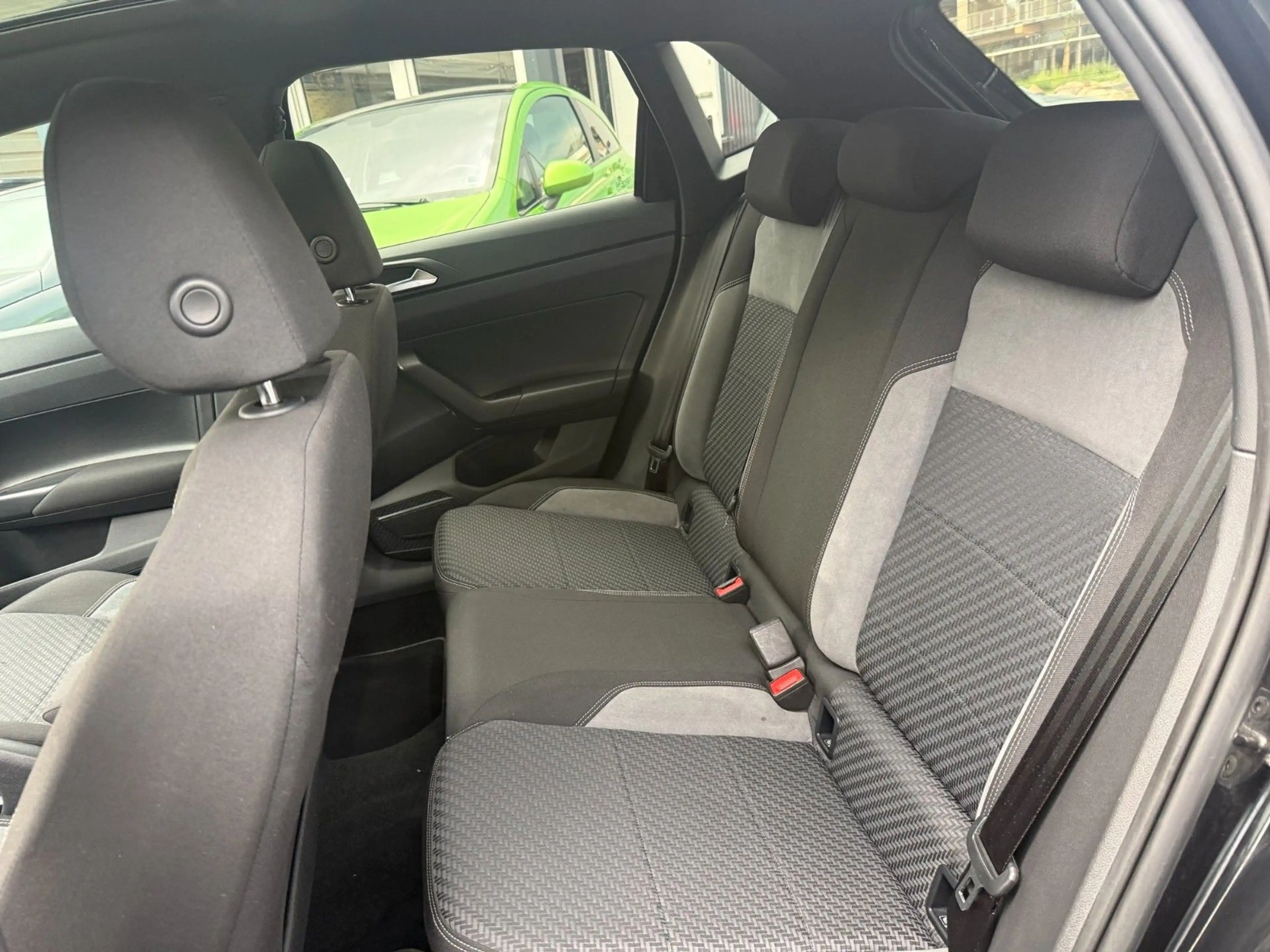 Volkswagen Polo VI Highline — photo 8