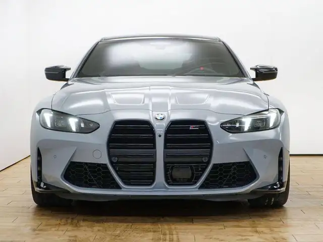 BMW M4 view 4