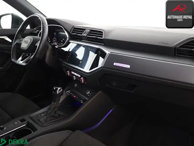 Audi Q3 view 9