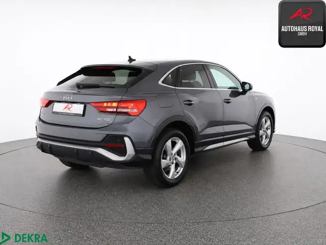 Audi Q3 view 4