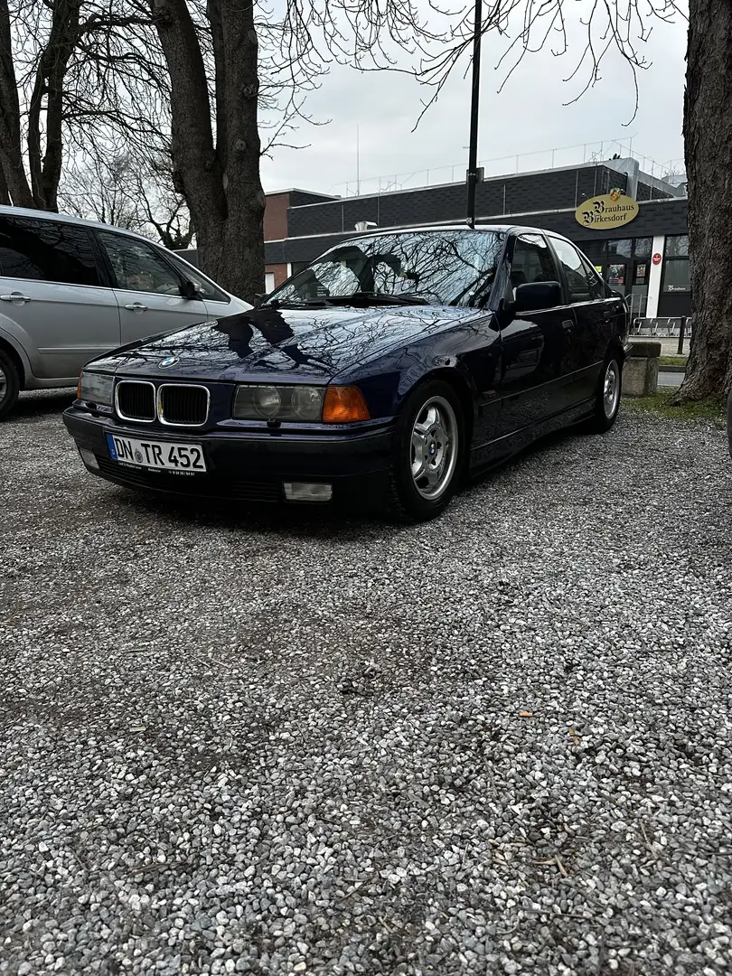 BMW 328 328i limuzine Modrá - 1