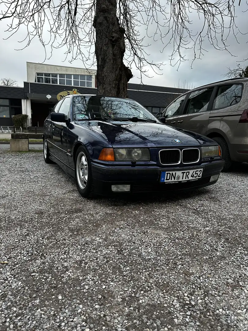 BMW 328 328i limuzine Modrá - 2