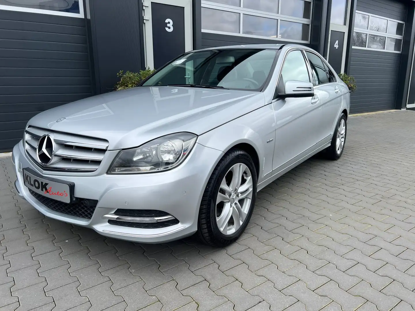 Mercedes-Benz C 180 CGI 140.000 KM !! AUTOMAAT !! Grijs - 1
