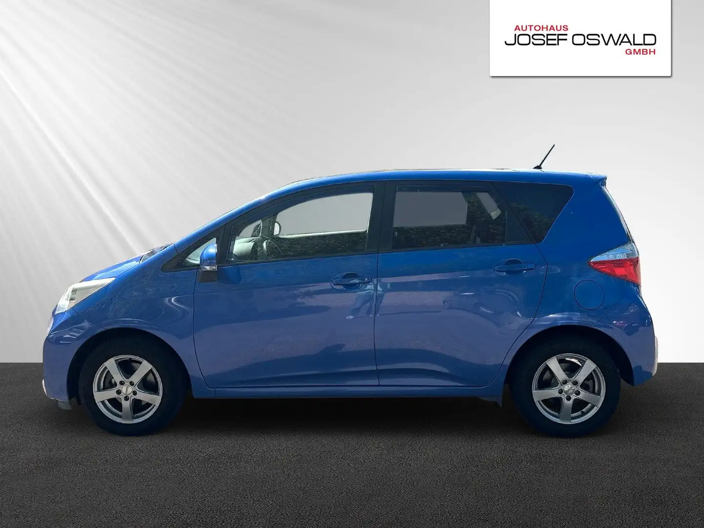 Toyota Verso-S Life Blau - 2