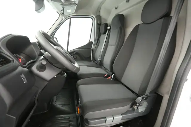 Renault Master view 9