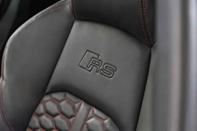 Audi RS4 view 11