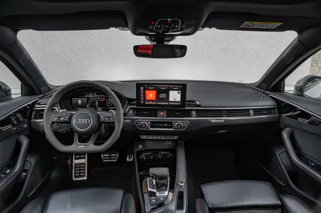 Audi RS4 view 10