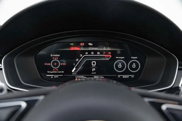 Audi RS4 view 12