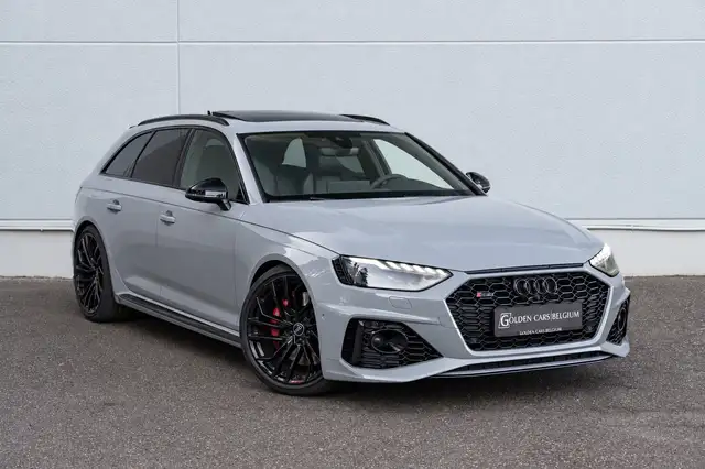 Audi RS4 view 2