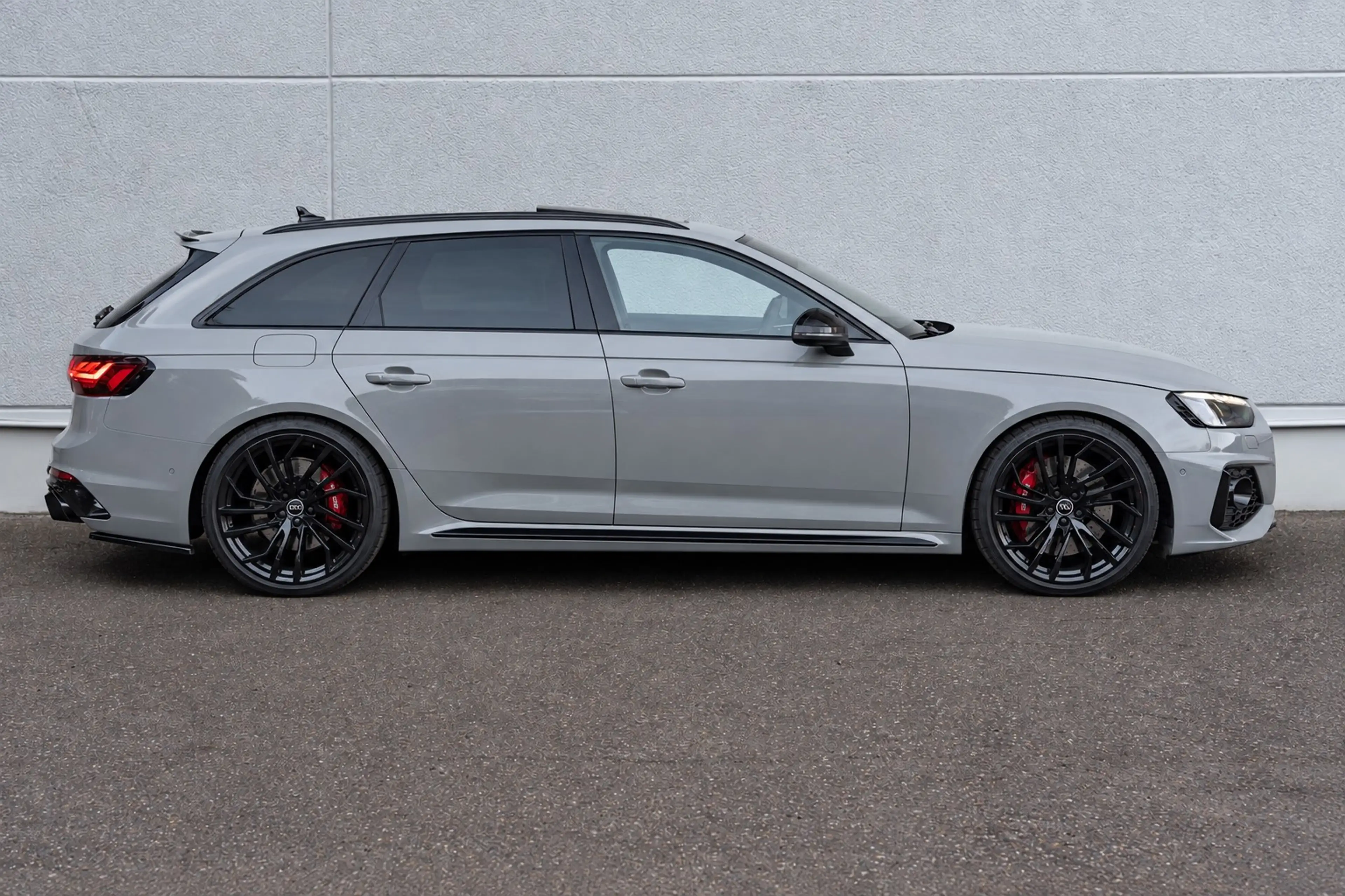 Audi RS4 Avant Quattro PANO/MATRIX/B&O/ACC/360°/AMBIENTE/HUD/ — photo 9