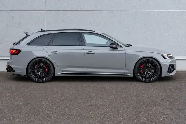 Audi RS4 view 9