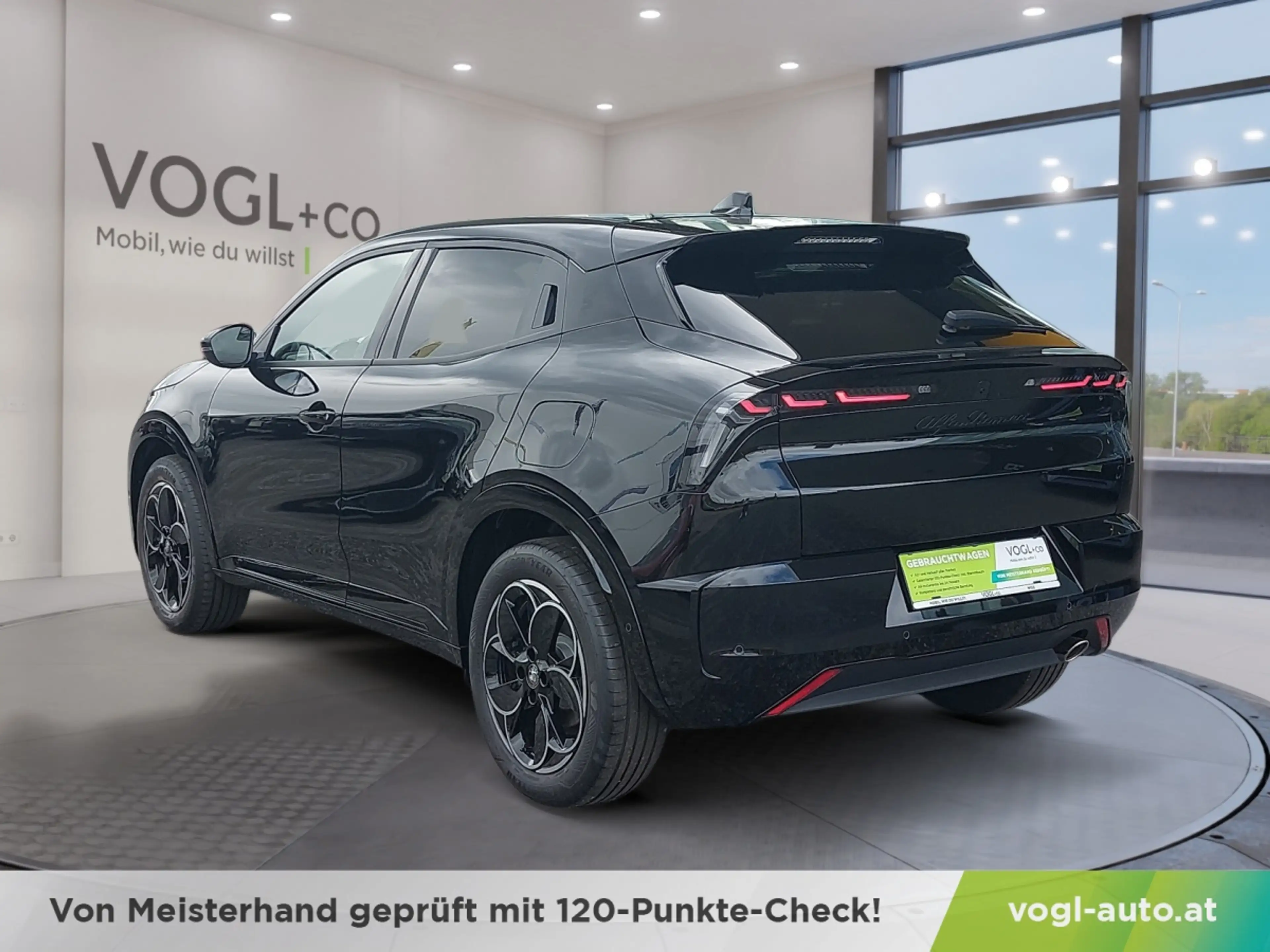 Alfa Romeo Junior Ibrida Q4 1.2 MHEV eAWD e-DCT6 — photo 3