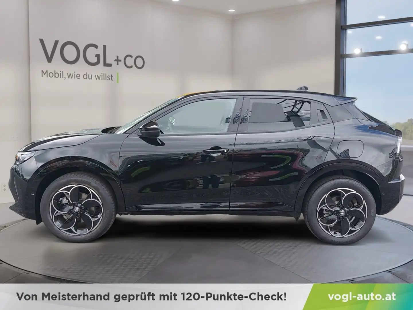 Alfa Romeo Junior Ibrida Q4 1.2 MHEV eAWD e-DCT6 Schwarz - 2