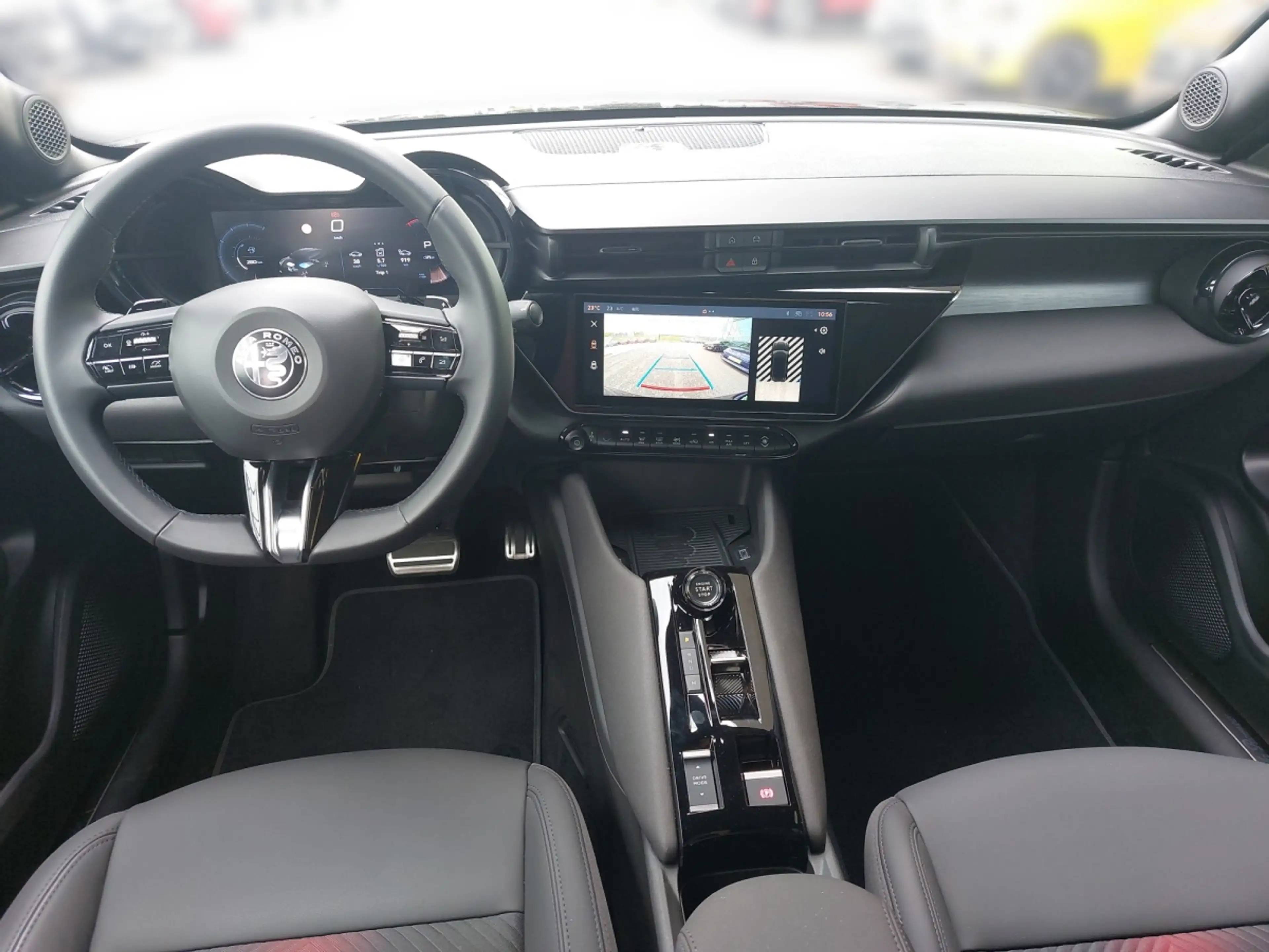 Alfa Romeo Junior Ibrida Q4 1.2 MHEV eAWD e-DCT6 — photo 4