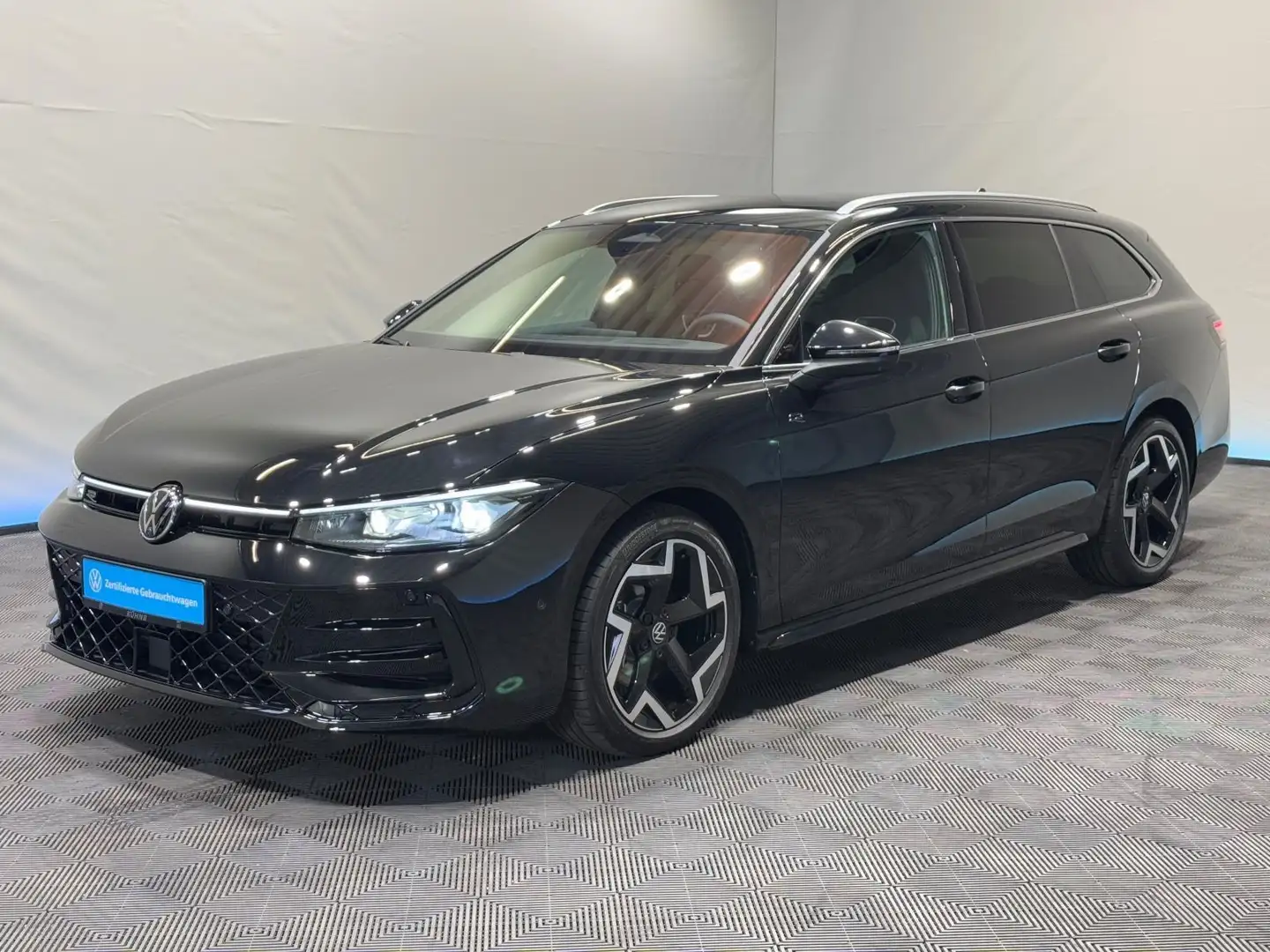 Volkswagen Passat Variant R-Line 2.0 TDI DSG | MATRIX NAVI Zwart - 2