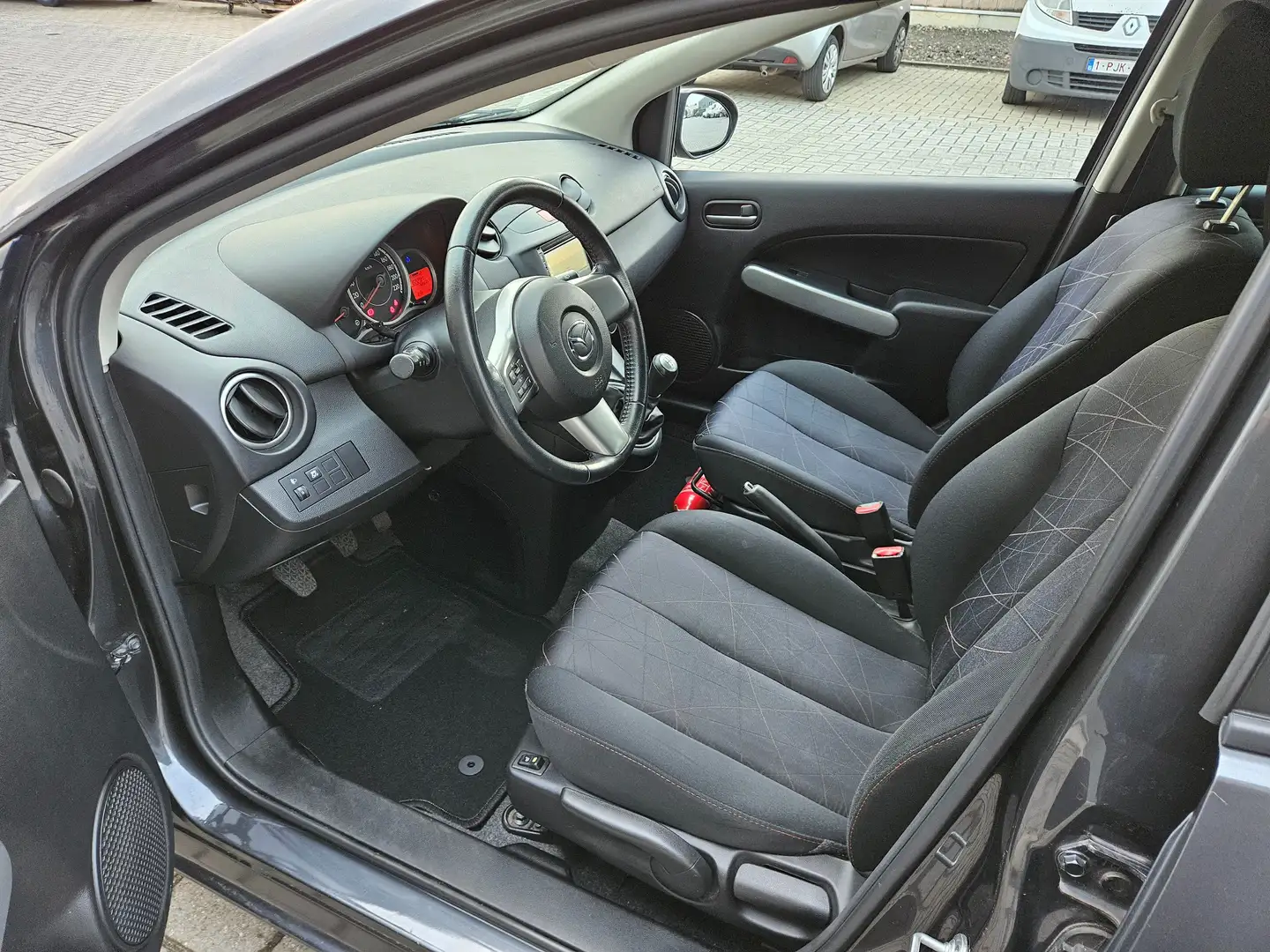 Mazda 2 1.3i MZR Akajima Gris - 2