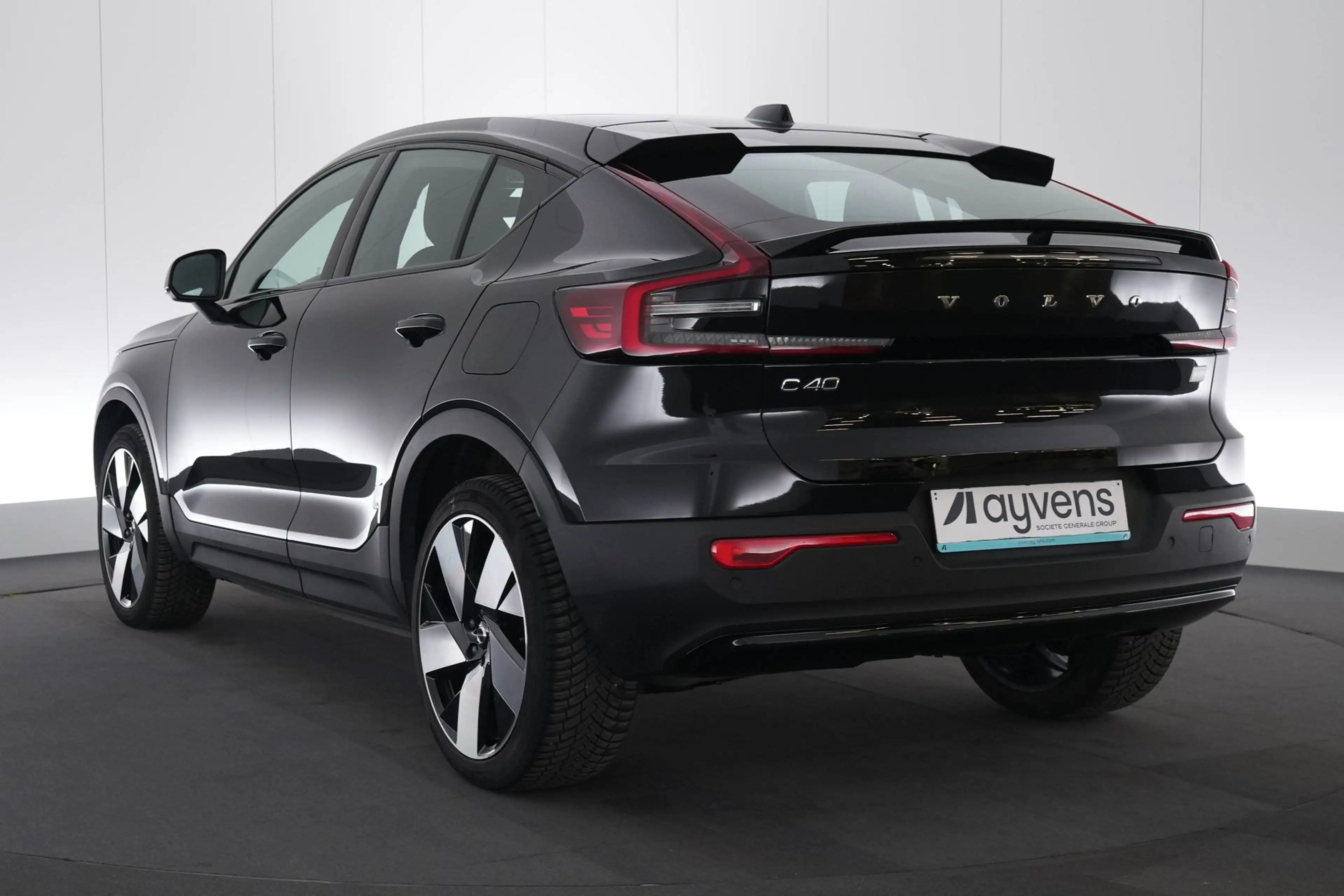 Volvo C40 69 kWh Recharge Core LED GPS PDC CAM Carplay ACC — photo 9