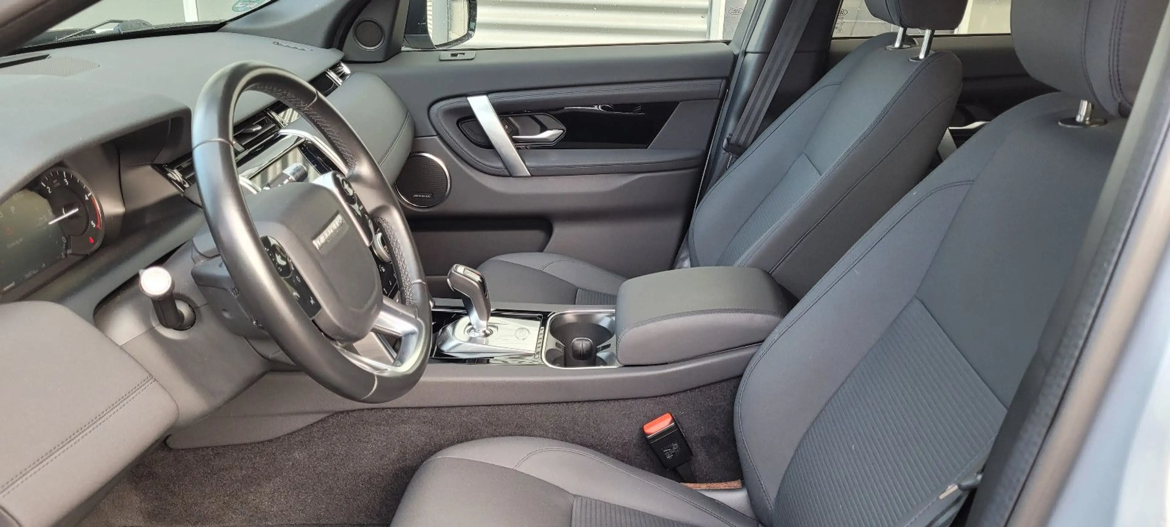 Land Rover Discovery Sport Basis AWD AT — photo 9