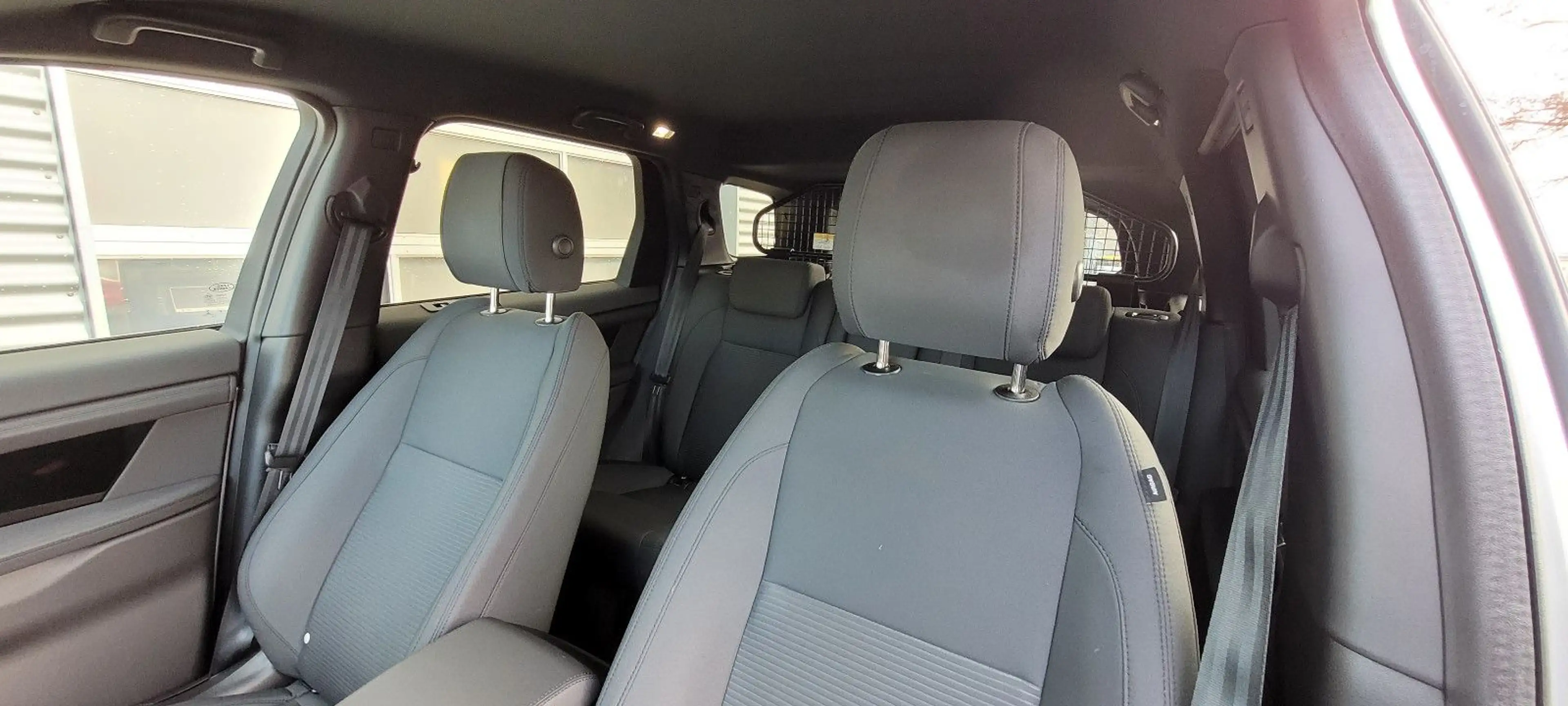 Land Rover Discovery Sport Basis AWD AT — photo 12