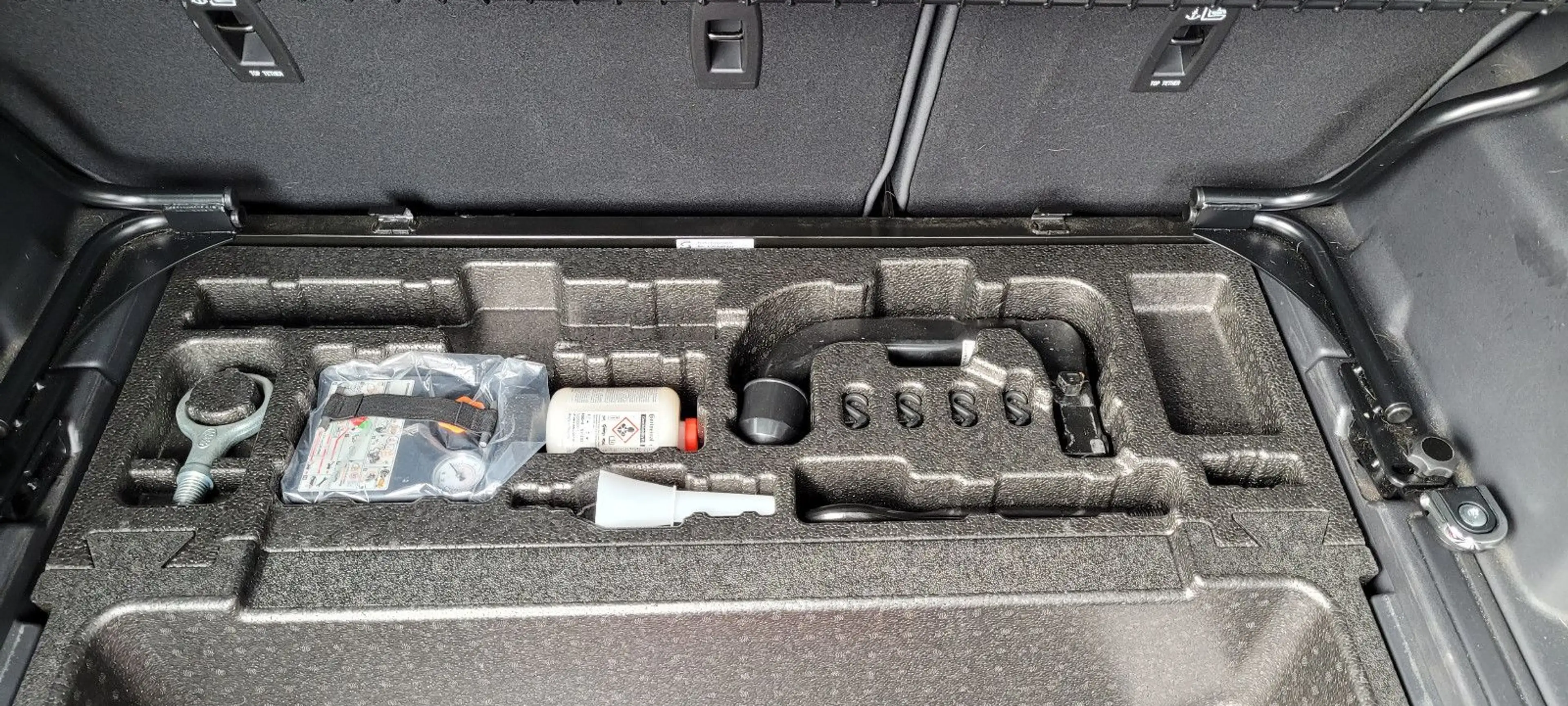 Land Rover Discovery Sport Basis AWD AT — photo 6