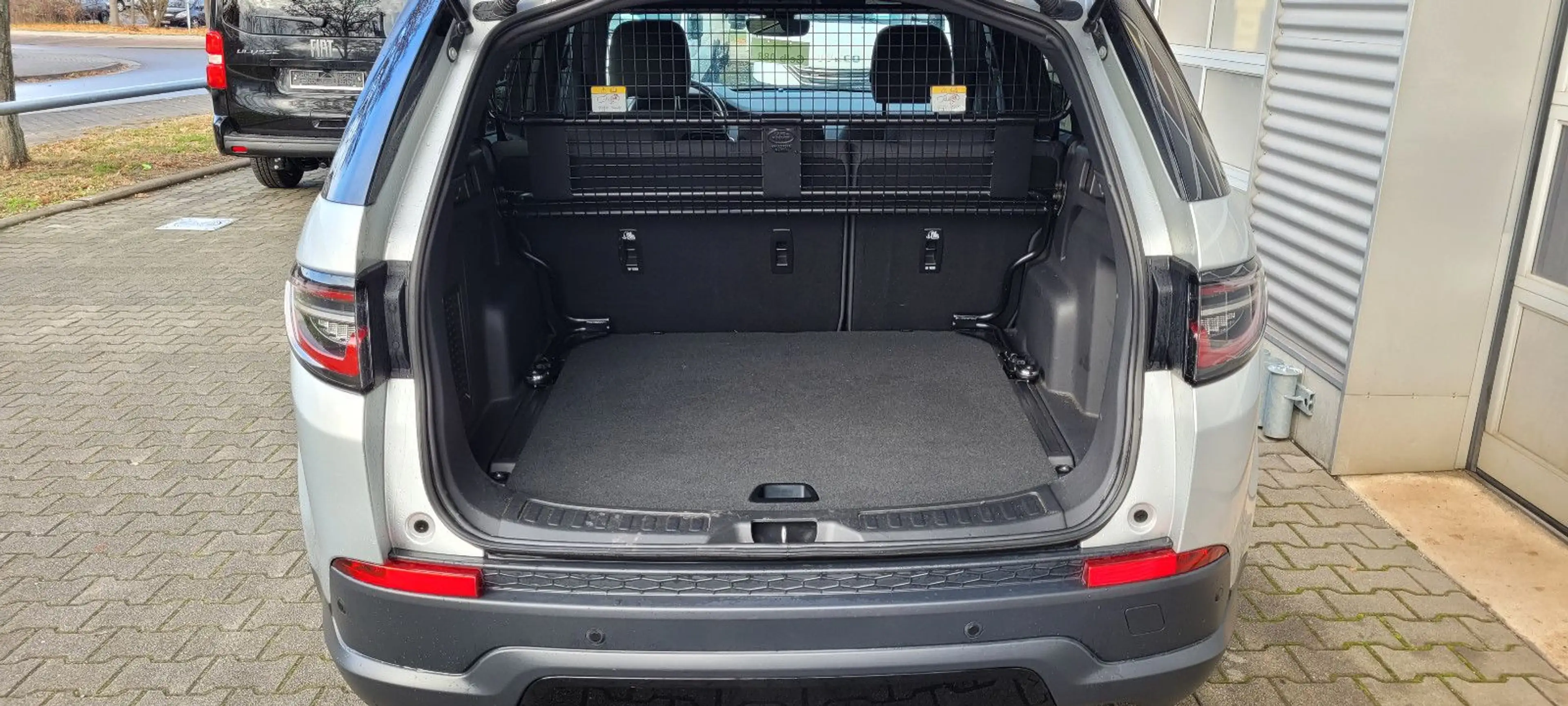 Land Rover Discovery Sport Basis AWD AT — photo 5