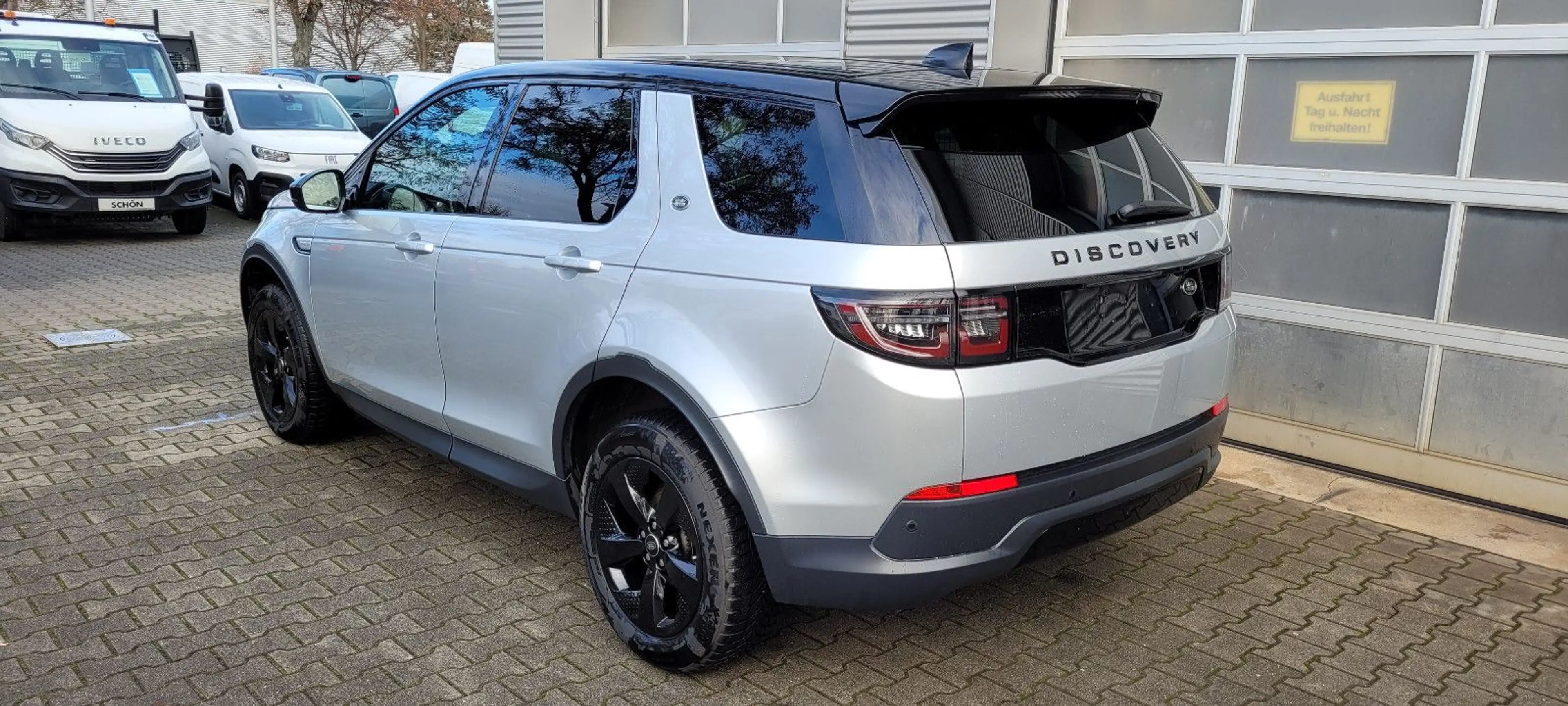 Land Rover Discovery Sport Basis AWD AT — photo 4
