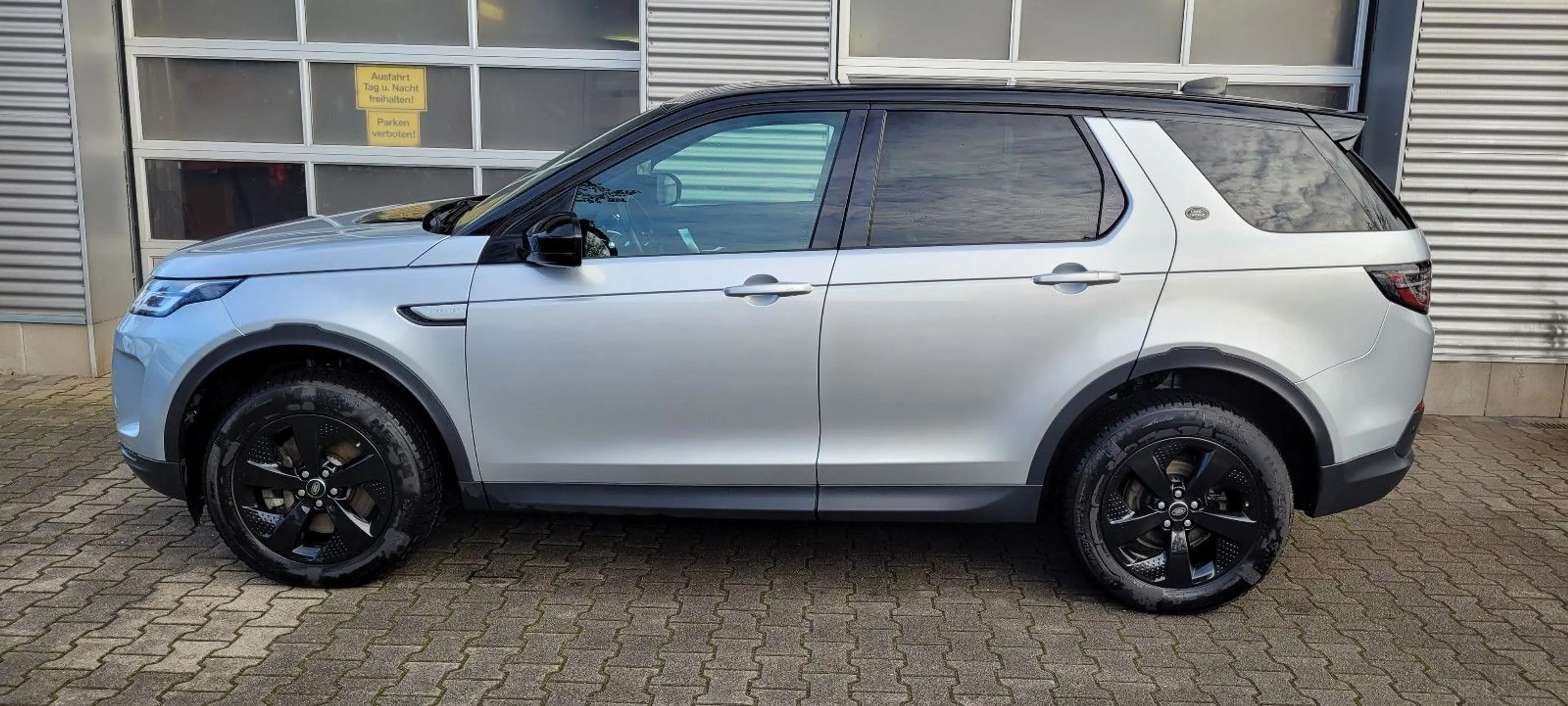 Land Rover Discovery Sport Basis AWD AT — photo 3