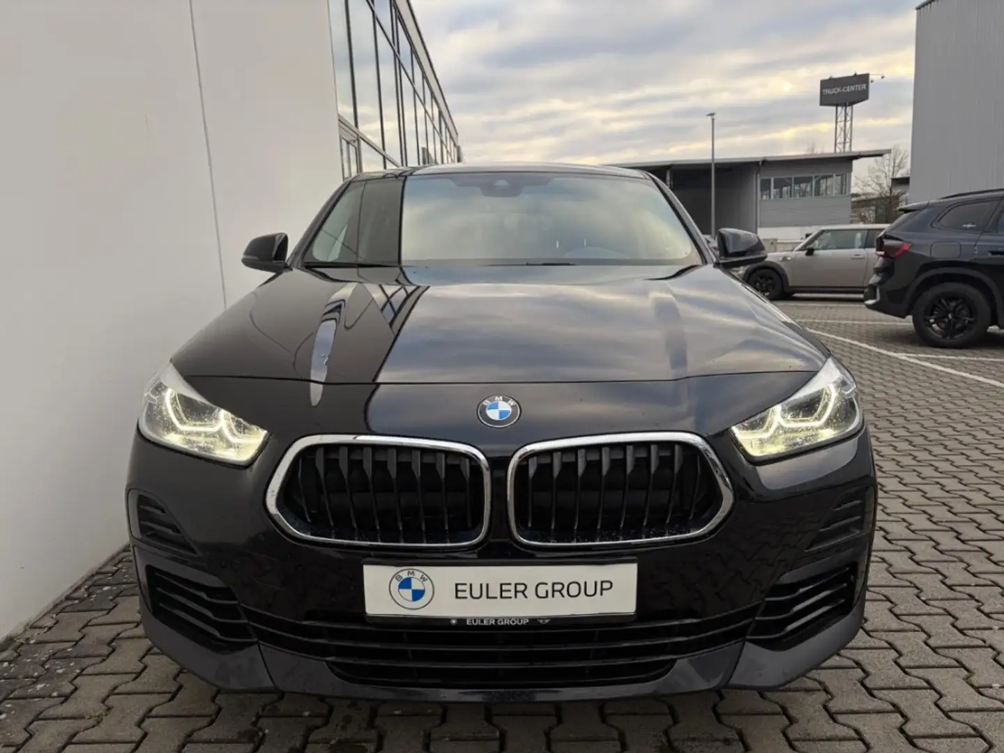 BMW X2 sDrive18d SHZ PDC LED HiFi NAV elek Heckkl DAB Schwarz - 2
