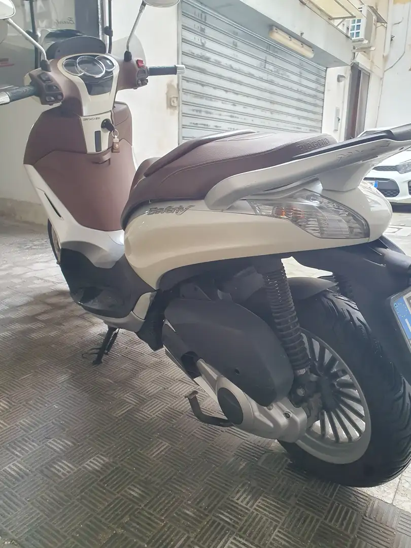 Piaggio Beverly 300 Fehér - 2