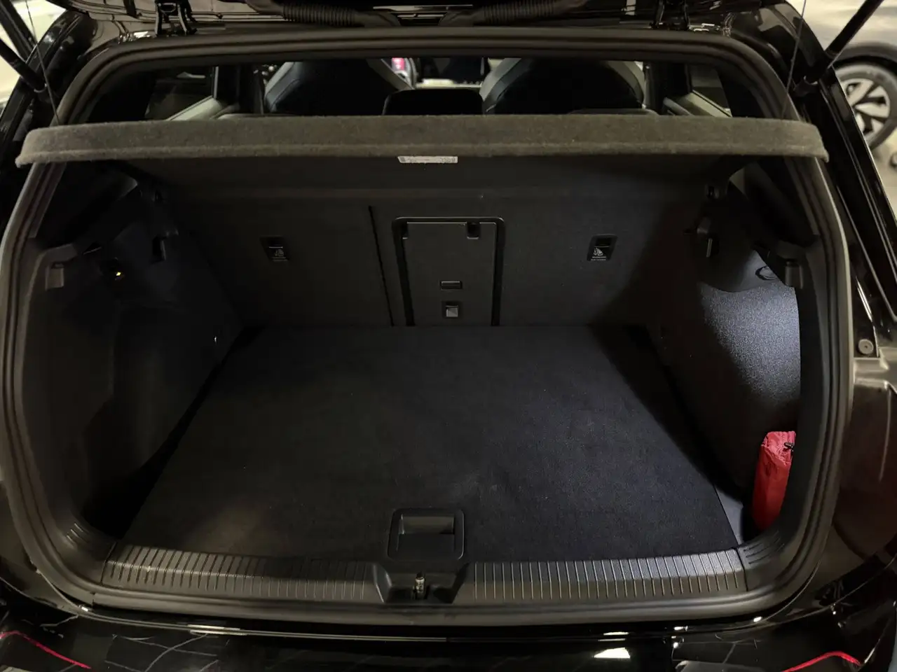 Volkswagen Golf Standard Model — photo 19