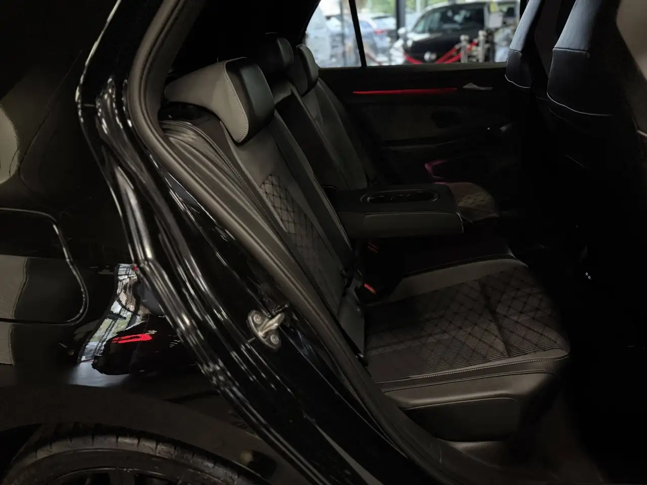 Volkswagen Golf Standard Model — photo 22