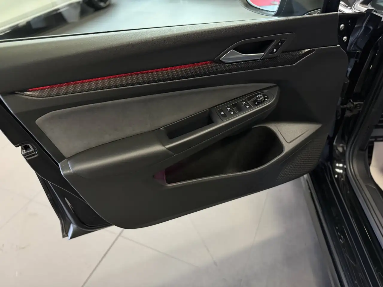 Volkswagen Golf Standard Model — photo 13