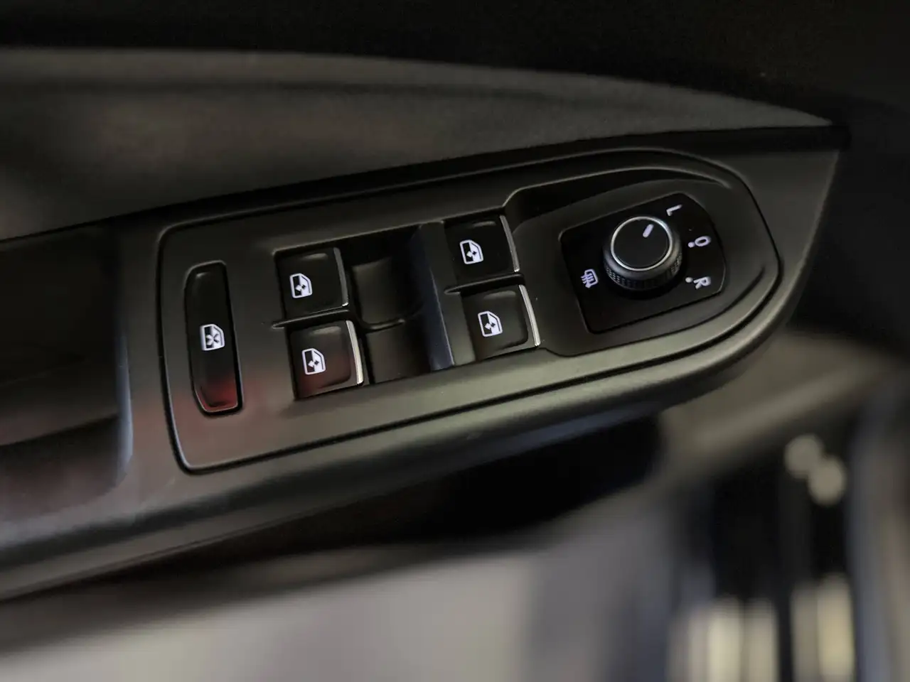 Volkswagen Golf Standard Model — photo 14