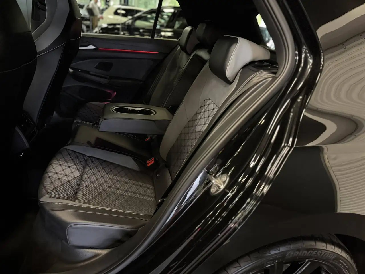 Volkswagen Golf Standard Model — photo 18