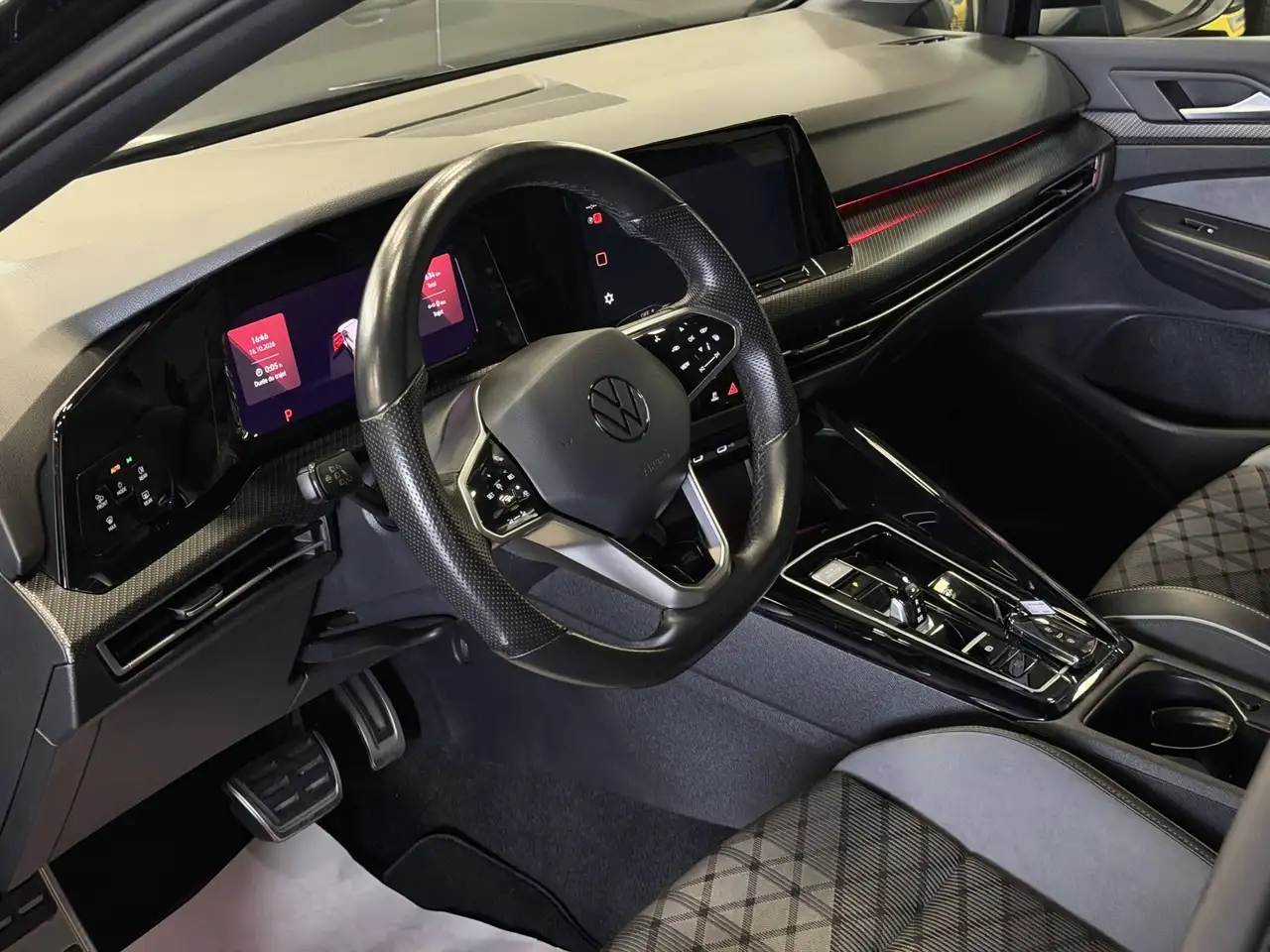 Volkswagen Golf Standard Model — photo 15