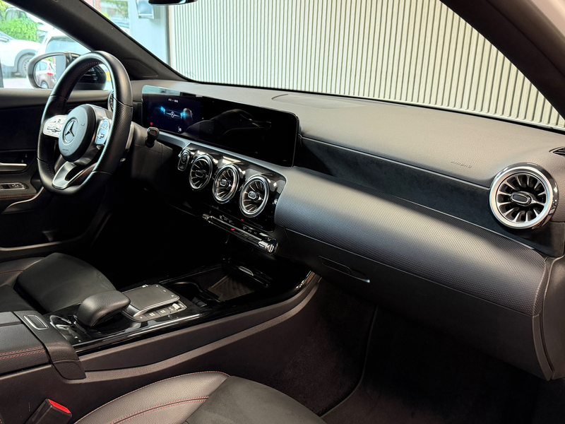 Mercedes-Benz A 180 AMG Line AUT. SFEERVERLICHTING CAMERA NAVIGATIE CR — photo 8