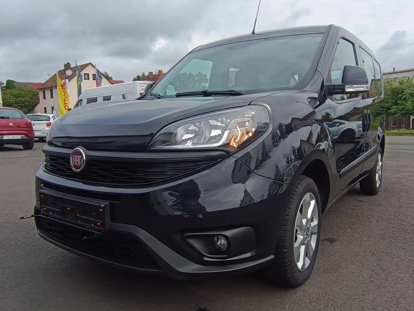 Fiat Doblo Cargo Kombi 1.4 T-Jet 120 AHK Schwarz - 1