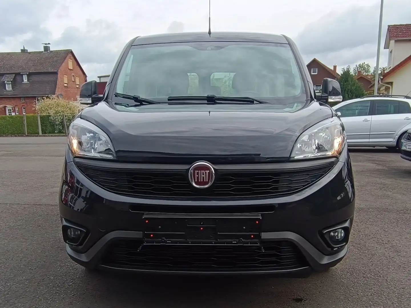 Fiat Doblo Cargo Kombi 1.4 T-Jet 120 AHK Schwarz - 2