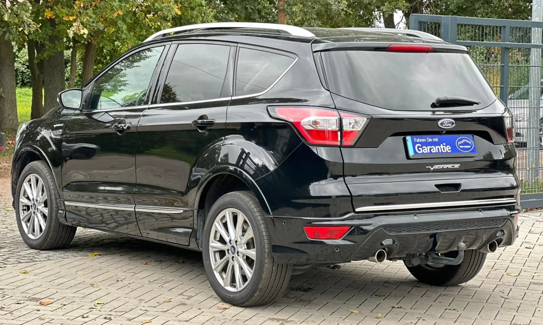 Ford Kuga Vignale Pano*Xenon*PDC*Leder*Navi*Kamera Schwarz - 2