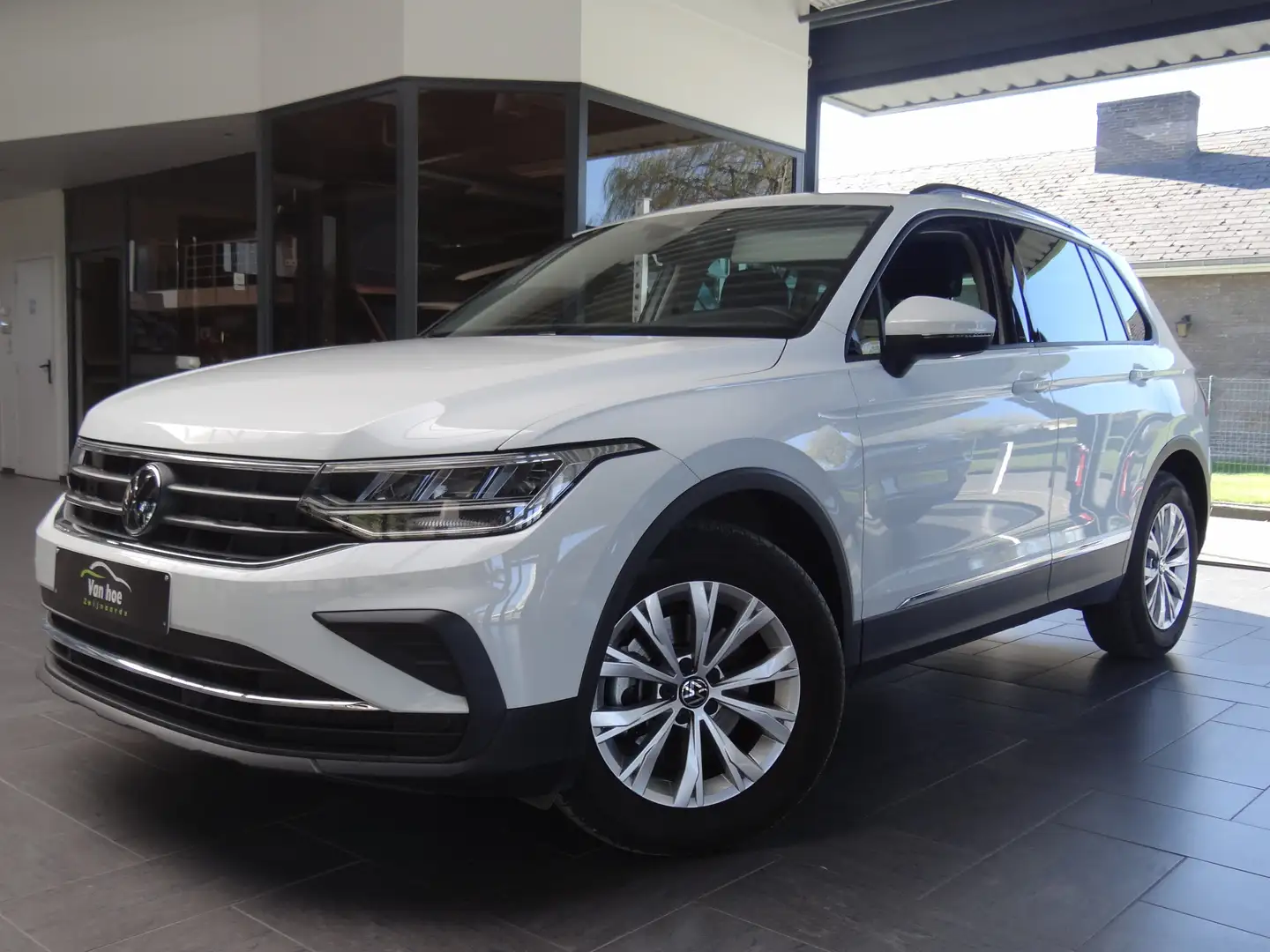 Volkswagen Tiguan 1.5 TSI ACT Life Business OPF Wit - 1