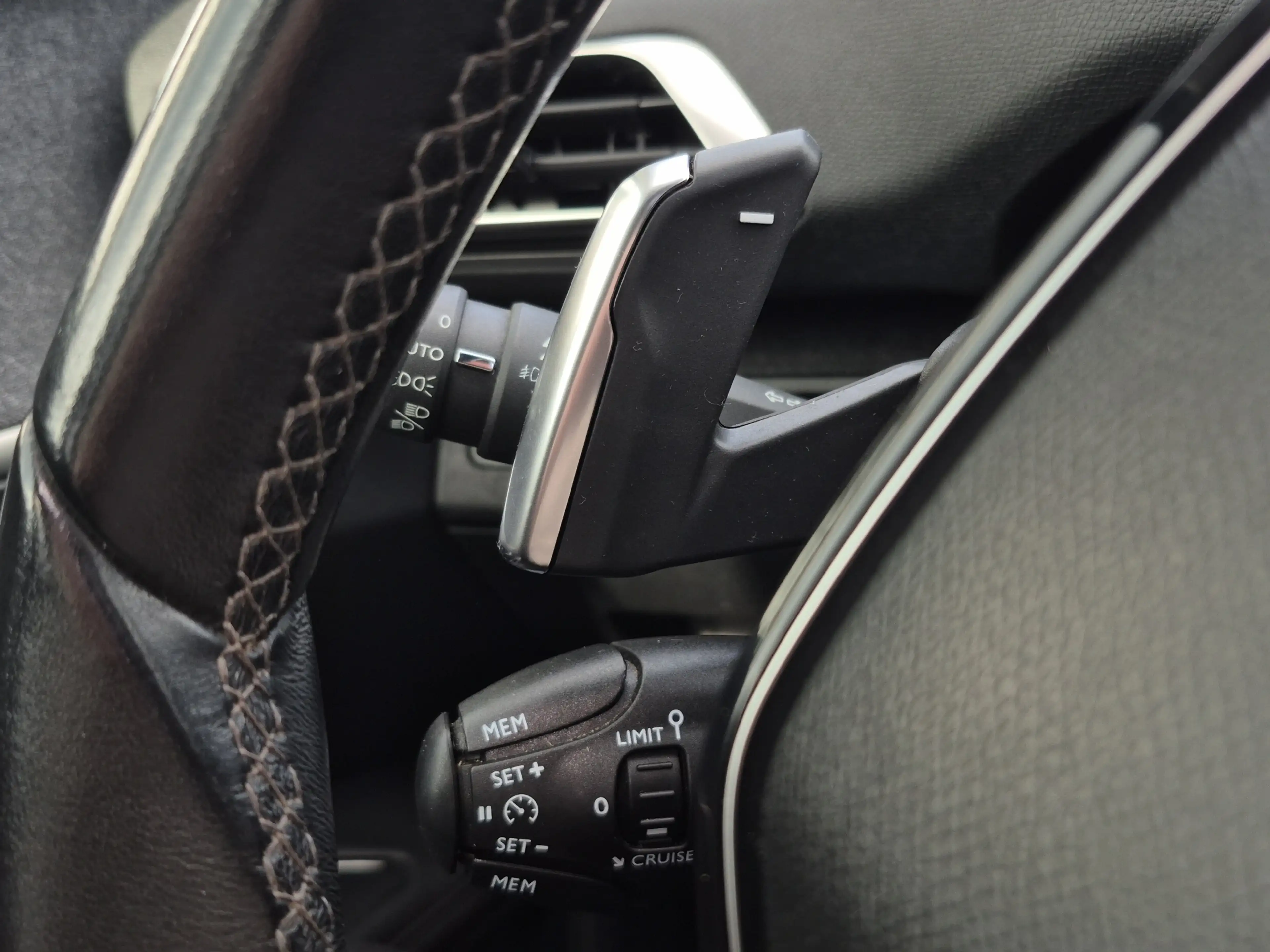 Peugeot 5008 1.2 PureTech Allure Panoramadak | Camera | Parkeer — photo 11