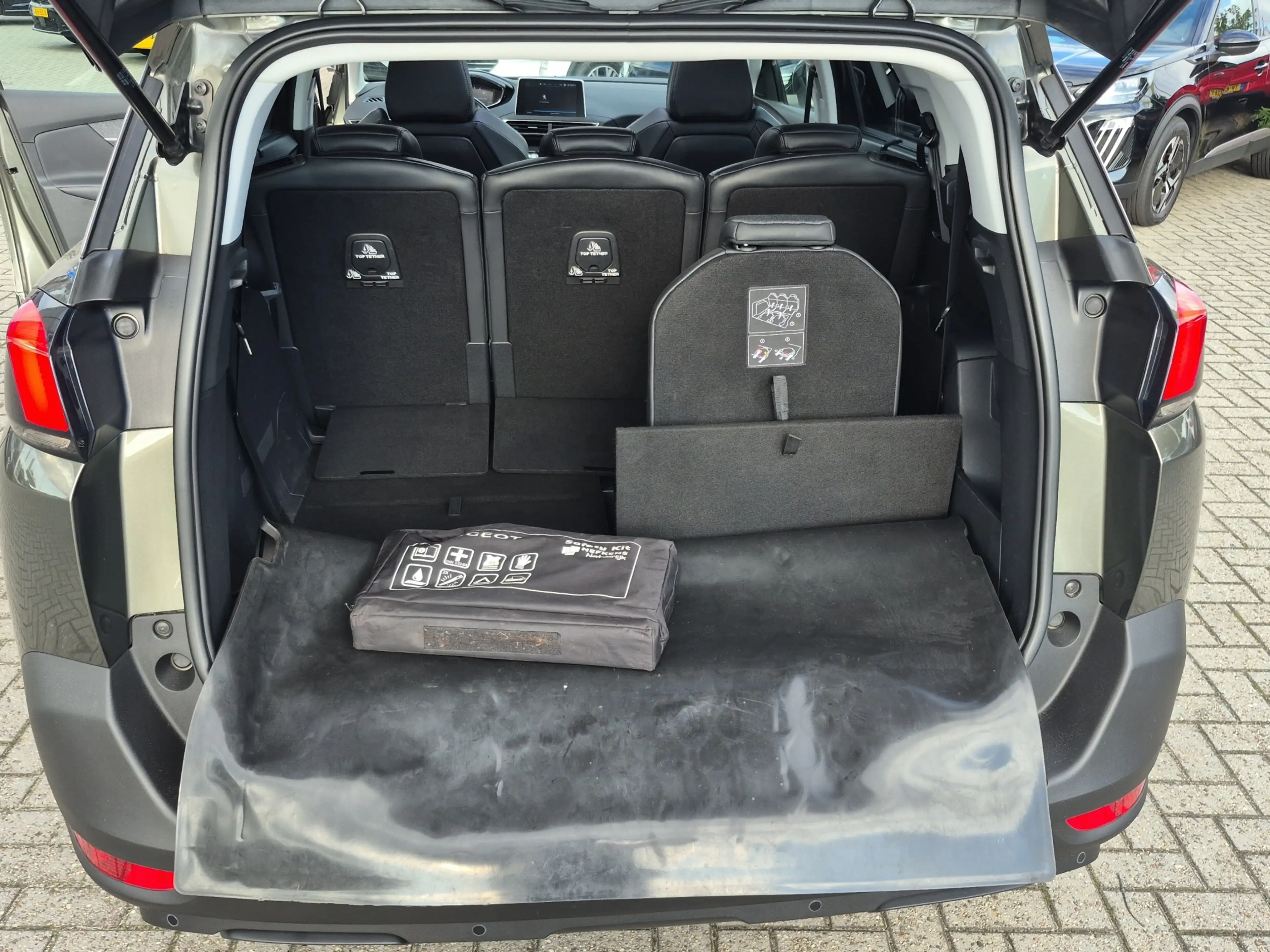 Peugeot 5008 1.2 PureTech Allure Panoramadak | Camera | Parkeer — photo 35