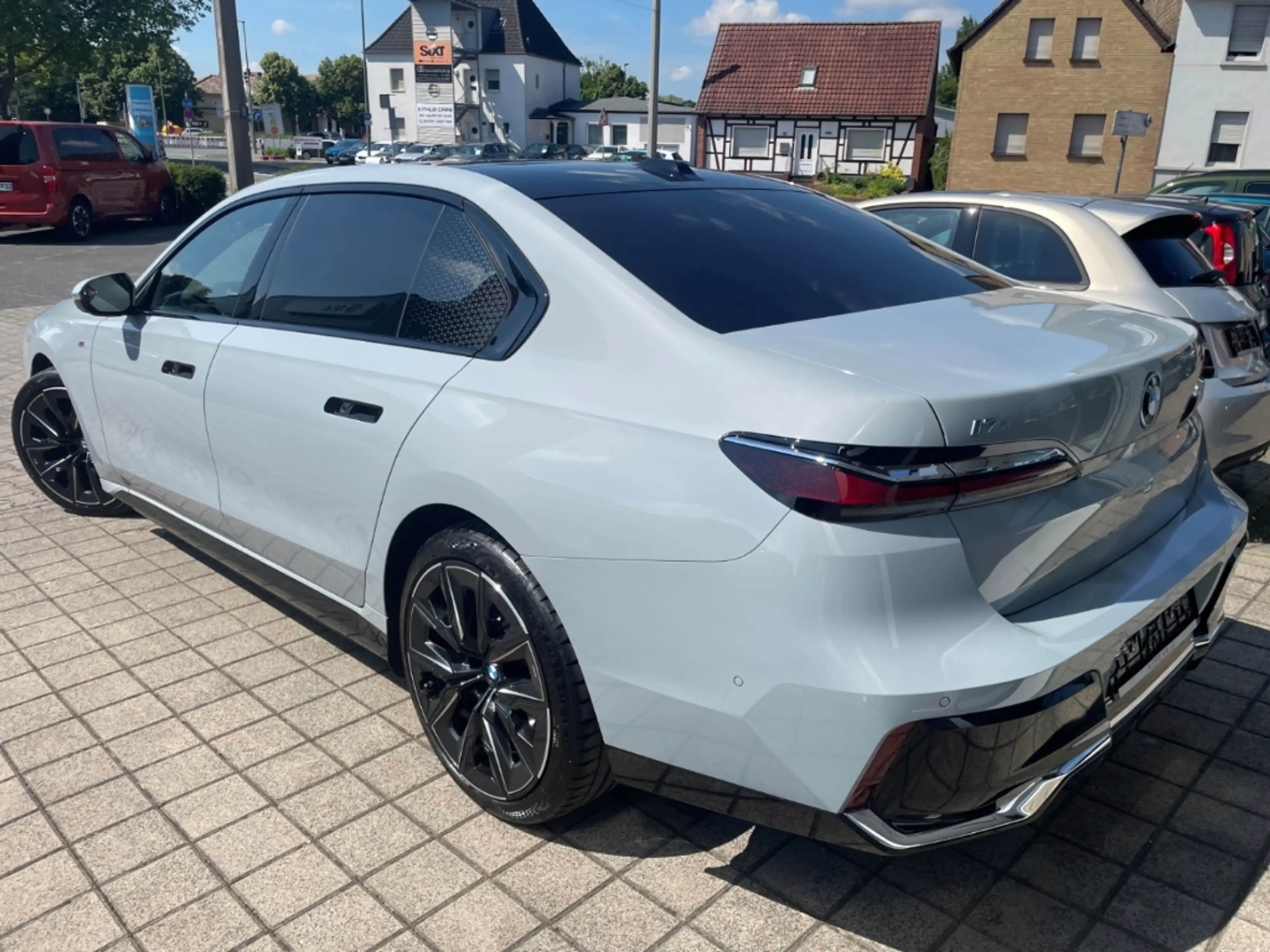 BMW i7 xD 60 MSPORT PANOSKY FOND-TV B&W KRISTALL-LED — photo 3