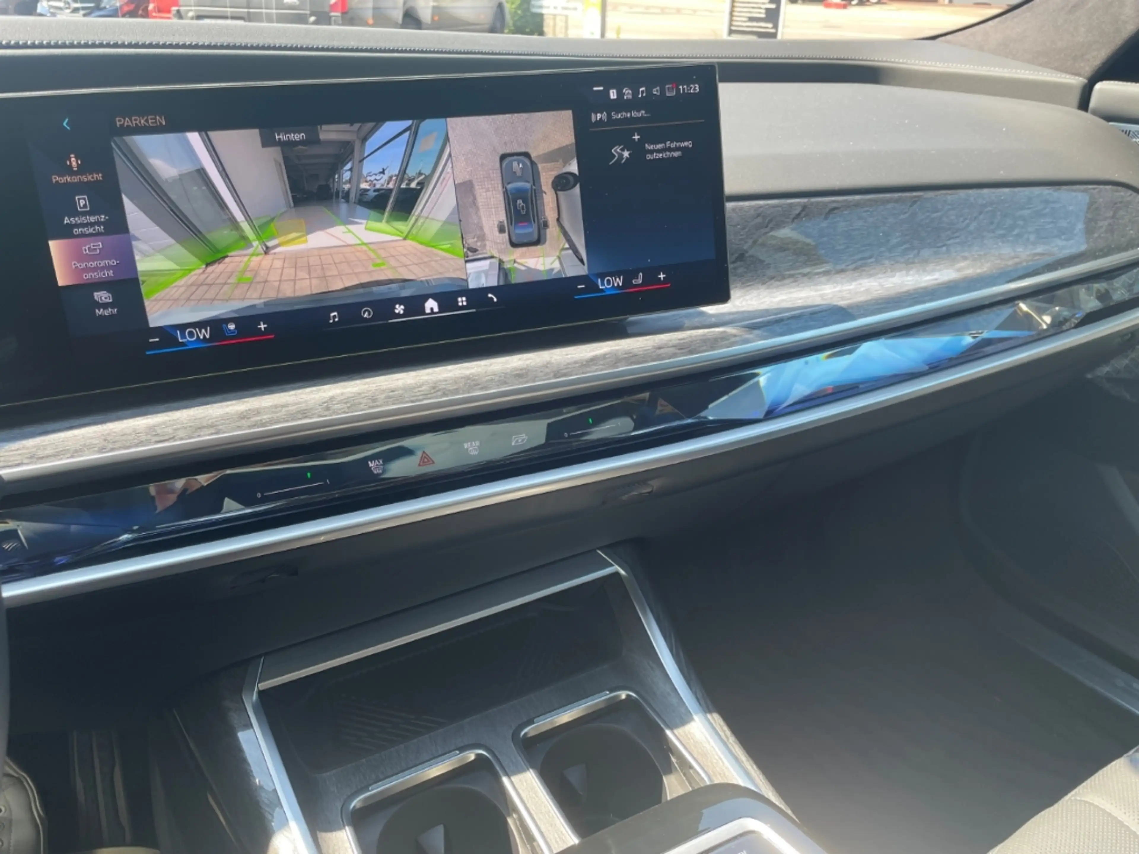 BMW i7 xD 60 MSPORT PANOSKY FOND-TV B&W KRISTALL-LED — photo 11